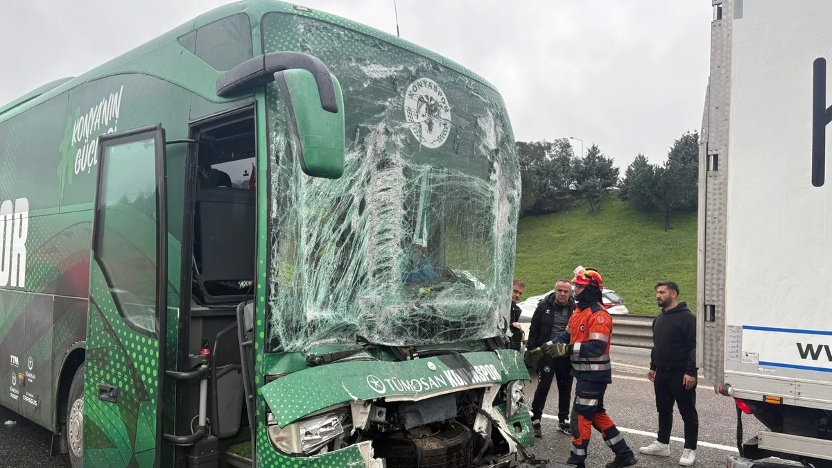 SON DAKİKA: Konyaspor otobüsü kaza yaptı: 3 kişi yaralandı!