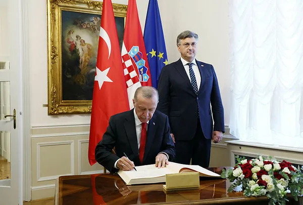 son-dakika-baskan-erdogan-gazetecilerin-sorularini-yanitladi-yunanistana-sert-tepki-biz-anladiklari-dilden-kon-1662714049626.jpg Son dakika: Başkan Erdoğan, gazetecilerin sorularını yanıtladı! Yunanistan'a sert tepki: Biz anladıkları dilden konuşuyoruz