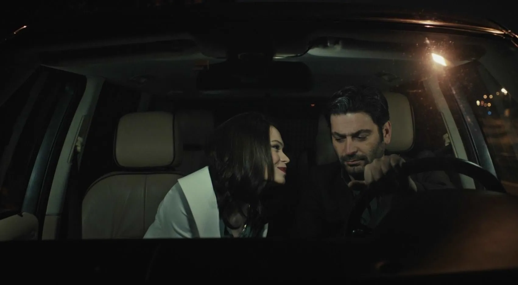 Eşkıya Dünyaya Hükümdar Olmaz'da geceye damga vuran sahne!