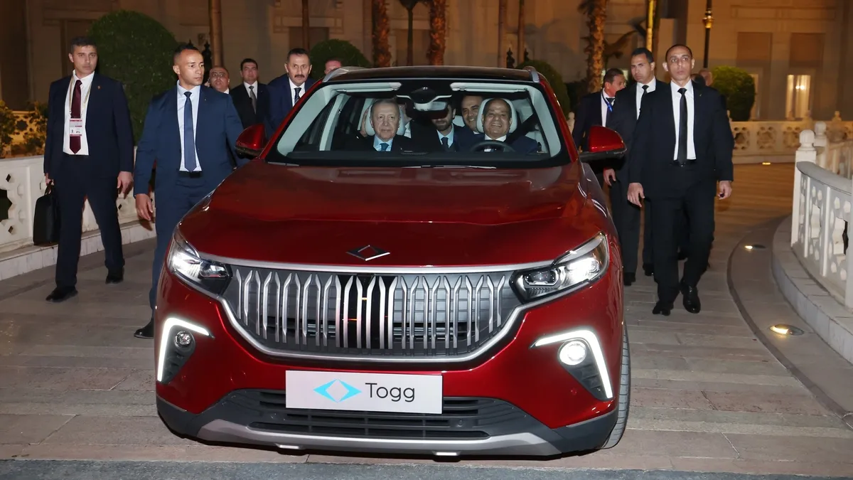 Başkan Erdoğan, Sisi’ye Togg hediye etti