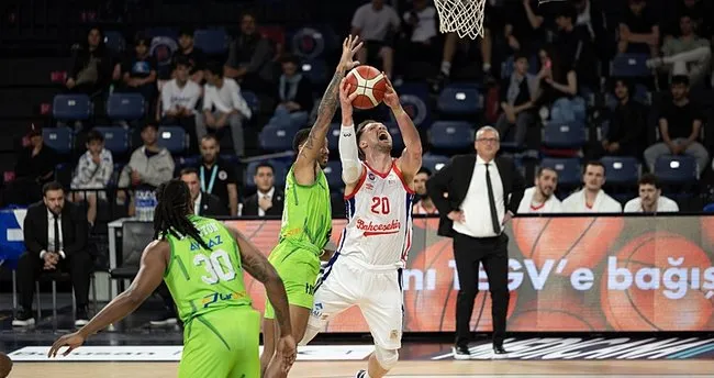 Bahçeşehir Koleji’nde Mateusz Ponitka devam dedi!