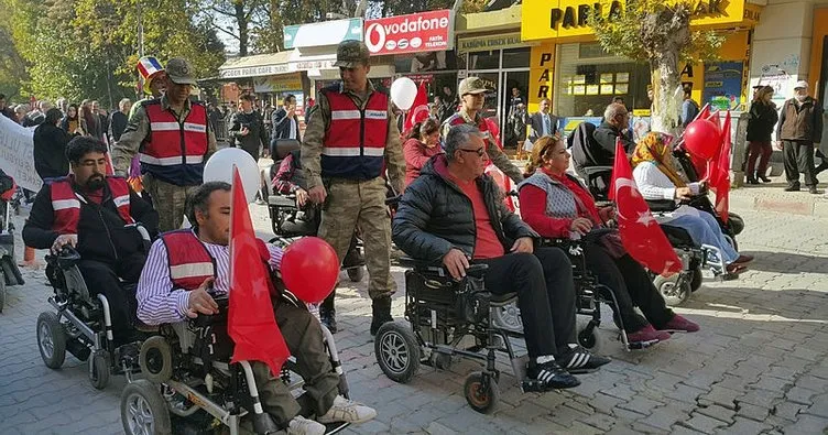 Kadirli’de binlerce kişi engelliler için yürüdü