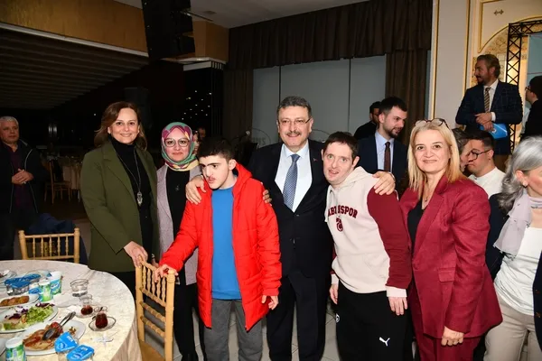baskan-genc-ozel-bireylerle-iftarda-bulustu-1742634642071.jpg