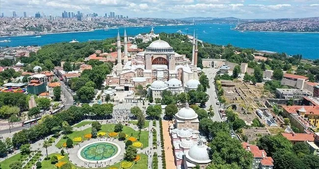 Ayasofya'da dans, Sultanahmet'te resim galerisi istediler