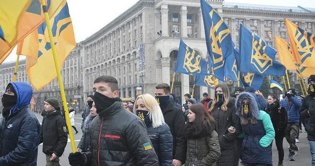 Ukrayna’da göstericiler banka yağmaladı