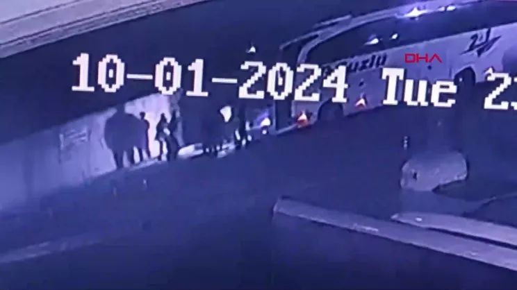 Eskişehir'de otobüste tartışan yolcunun yakınları muavin ve şoförleri sopalarla dövdü