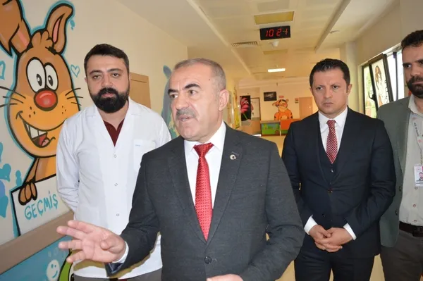 depremzede-yarali-ogrenciler-hastanede-egitime-basladi-1676891815978.jpg