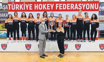 Kadınlarda salon hokeyi heyecanı