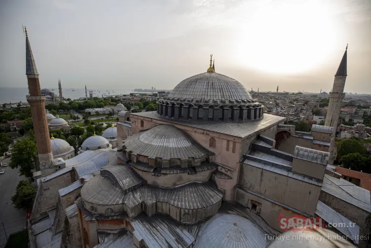 Εικόνες της τελευταίας στιγμής και όλες οι εξελίξεις από την Αγία Σοφία που προετοιμάστηκαν για την προσευχή της Παρασκευής