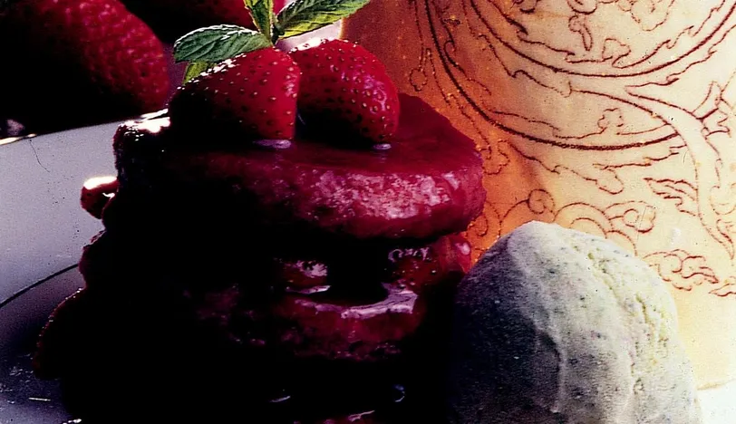 Çilekli Ekmek Tatlısı