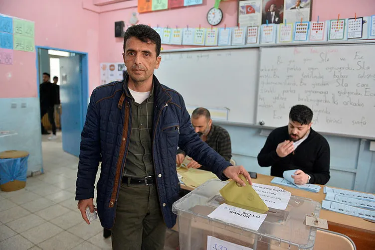 Türkiye sandık başında! 57 milyon seçmen tercihini yapıyor