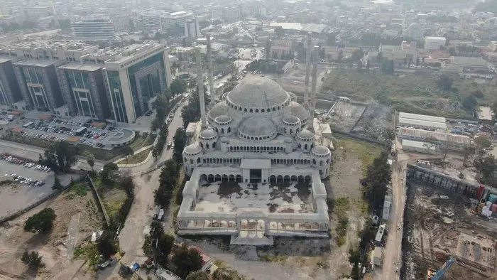 İzmir’in bitmeyen protokol camisi