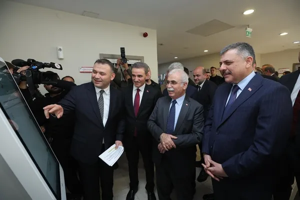 icisleri-bakani-ciftci-askale-geri-gonderme-merkezini-ziyaret-etti-1778838036232.jpg