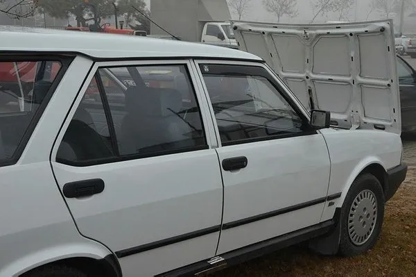 Garajdan çıkmayan otomobil yıllar sonra satılıyor