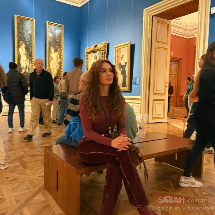 Ebru Şahin’in tatil paylaşımına yorum yağdı! Dünyaca ünlü hangi oyuncuya benzetildi?