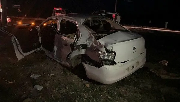 SON DAKİKA HABERİ: Tır ile otomobil çarpıştı: 3 ölü, 2 yaralı - Son Dakika Haberler