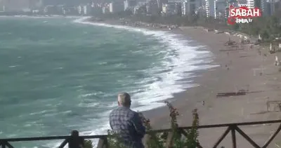 Antalya’da fırtına uyarısını duyan eşsiz manzara için sahile koştu | Video
