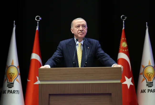baskan-erdogandan-ak-parti-genisletilmis-il-baskanlari-toplantisinda-onemli-aciklamalar-1748344467874.jpg Başkan Erdoğan'dan yeni anayasa mesajı: Darbe anayasası utancından milleti kurtaracağız