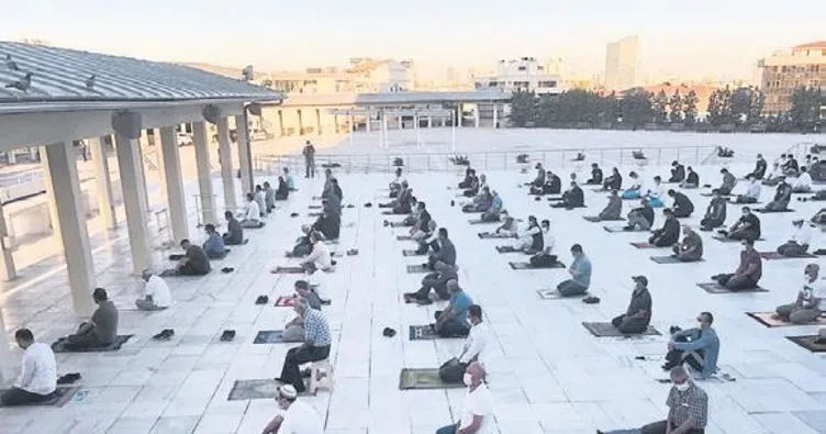 Kocatepe’de bayram namazı