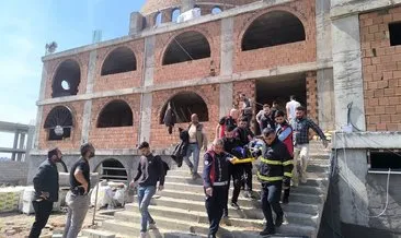 Mardin'de cami inşaat iskelesi çöktü: 2 işçi ağır yaralandı #mardin