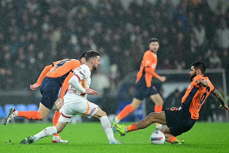 Son dakika haberi: Ahmet Çakar, Başakşehir - Galatasaray maçındaki o pozisyon yorumladı! Penaltı var mıydı?