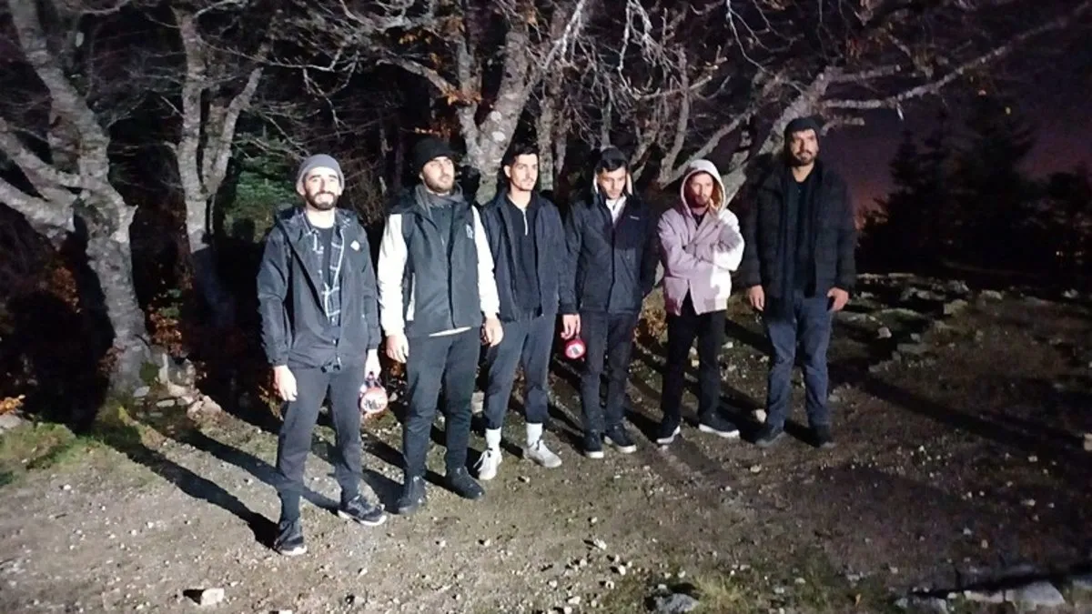 Uludağ’da ormanda mahsur kalan 6 kişi kurtarıldı Uludağ’da ormanda mahsur kalan 6 kişi kurtarıldı