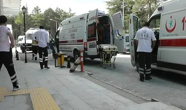 Konya’da otomobil bariyerlere çarptı: 5 yaralı