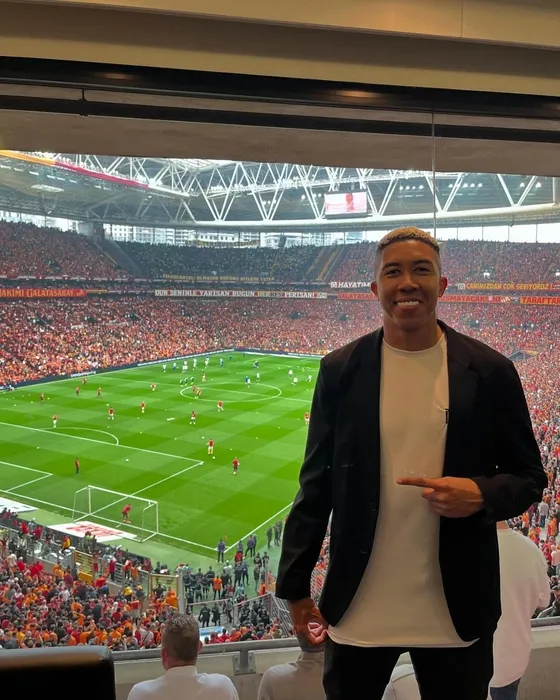 Son dakika Galatasaray haberi: Yeni sezonun ilk bombası! Derbiyi tribünde izledi