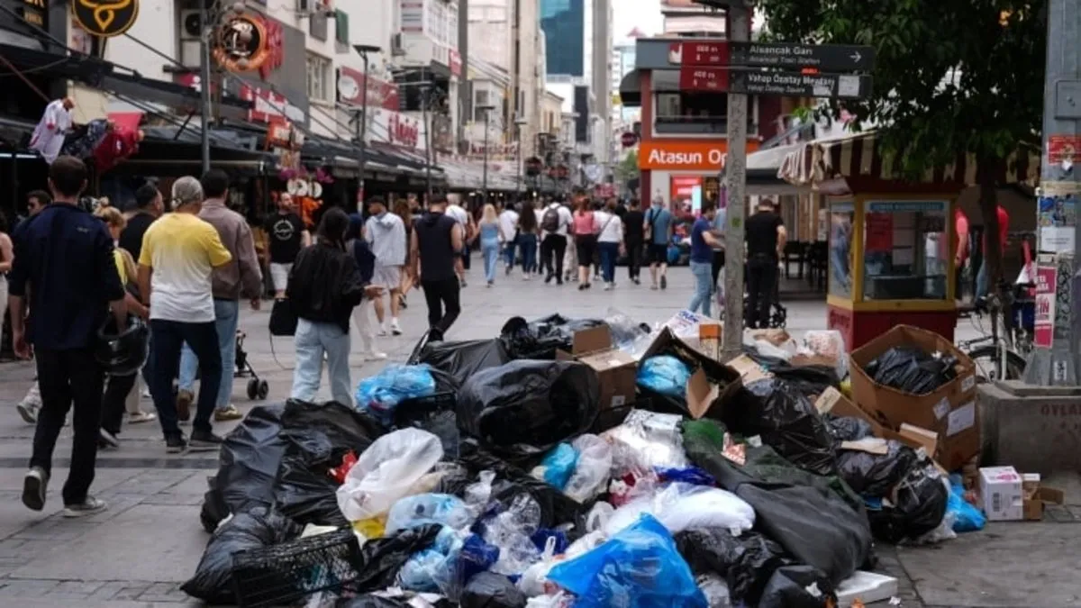 İYİ Parti'den CHP'ye İzmir bombardımanı! '1994'ü hatırlattı: CHP demek çöp demektir...