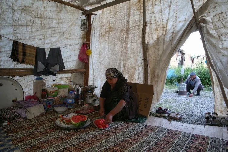 İlk iftarı çadırda açtılar!