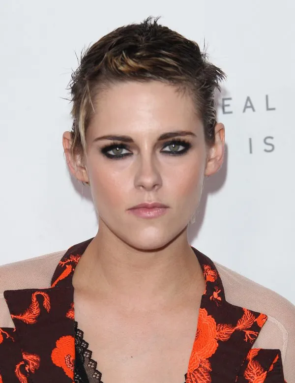 Saç stiliyle dikkat çeken Kristen Stewart’ın yaşını duyunca çok şaşıracaksınız!