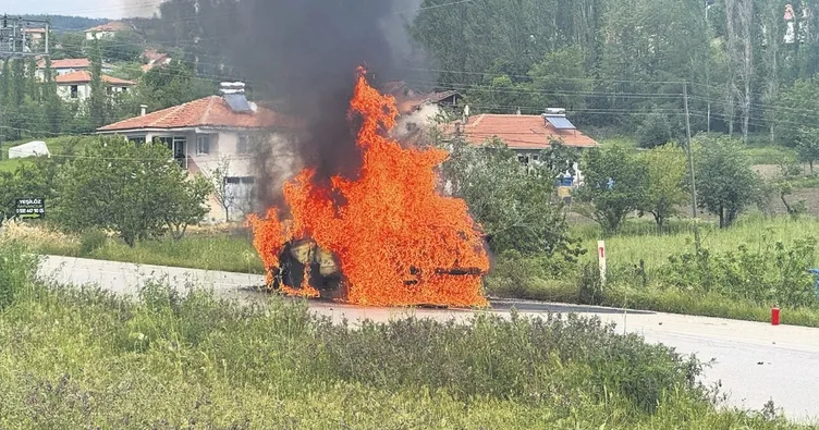 İki otomobil çarpıştı: 2 ölü, 2 yaralı