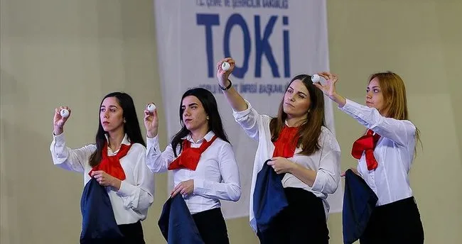 Her Yil 100 Bin Yeni Sosyal Konut Projesi Nde Ilk Kura Izmir De Cekildi Son Dakika Haberler