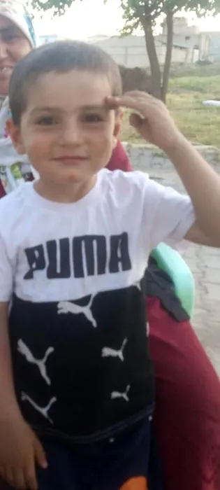 Küçük çocuk su tankerinin altında kaldı: Olay yerinde bulunan terlikleri yürek yaktı!