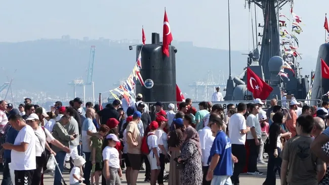 teknofest-mavi-vatanda-kapanis-coskusu-gururluyuz-mutluyuz-gelecekten-umutluyuz-1787492059431.jpg