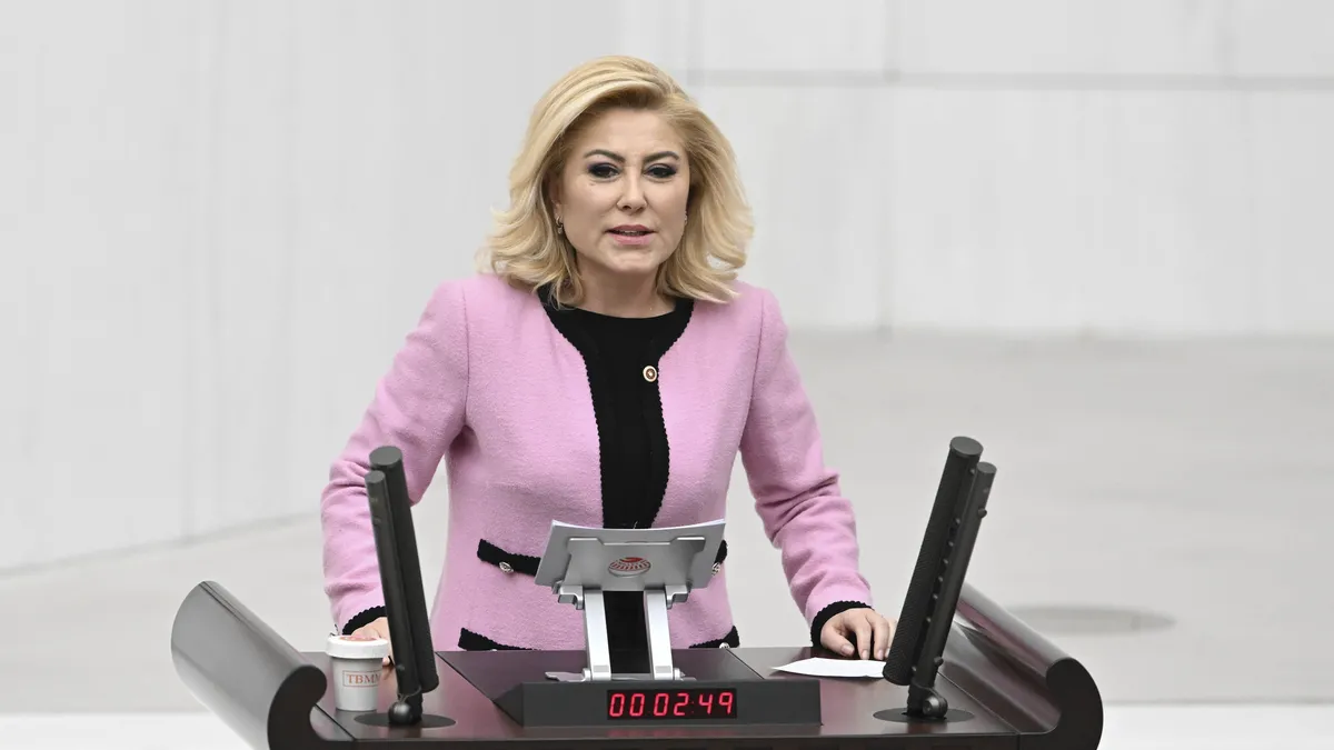 AK Partili Şebnem Bursalı’dan ‘İzmir Çevre Yolu’ iddialarına yanıt: Ücretsiz hizmet vermeye devam edecek AK Partili Şebnem Bursalı’dan ‘İzmir Çevre Yolu’ iddialarına yanıt: Ücretsiz hizmet vermeye devam edecek