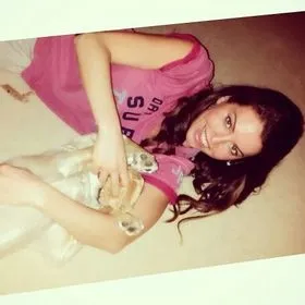 Ev arkadaşı ünlü oyuncu Yasemin Heitzer'in köpeklerini çaldı!