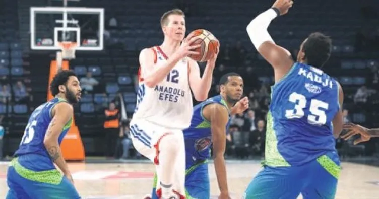 Anadolu Efes, zorlu maçta Tofaş karşısında galip