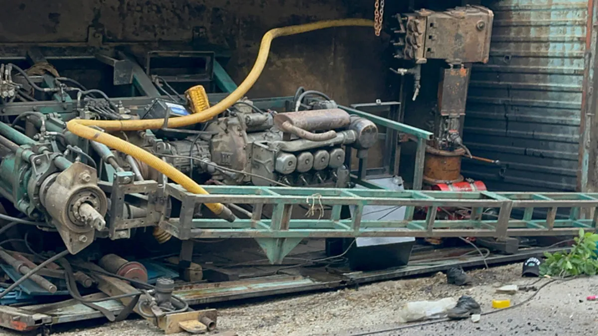 Artvin'de sondaj kamyonu devrildi: Ölü ve yaralılar var Artvin'de sondaj kamyonu devrildi: Ölü ve yaralılar var