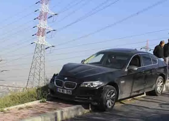 Seyir halindeki otomobilde yaşanan kavga kazayla sonuçlandı