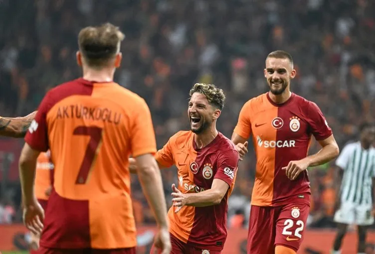 Son dakika haberi: Dries Mertens Galatasaray tarihine geçti! Yıldız isim Hagi’yi bile geride bıraktı...