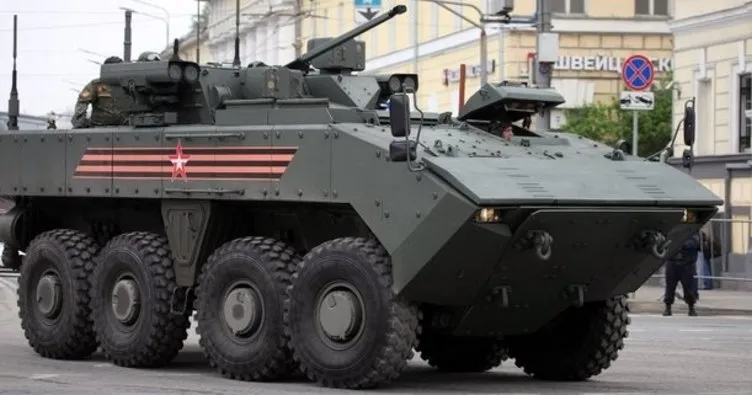 Rusya’da geçit töreni sırasında son teknoloji tankın arızası alay konusu oldu