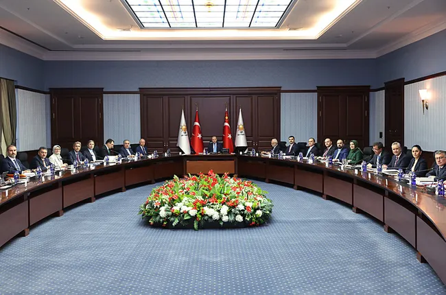 son-dakika-baskan-recep-tayyip-erdogan-mykyi-topluyor-gundemde-okul-guvenligi-ve-dijital-tehlike-var-1777347583123.jpeg SON DAKİKA… Başkan Recep Tayyip Erdoğan AK Parti MYK’yı topluyor: Gündemde okul güvenliği ve dijital tehlike var!