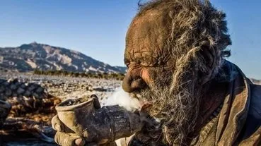 Aşk acısı yüzünden 65 yıldır yıkanmıyor! Dünya bu adamı konuşuyor 