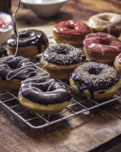 Kahve yanına en çok bu yakışıyor! Ev yapımı donut tarifi