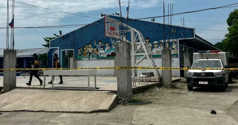 Filipinler’de liseye kanlı saldırı: 3 ölü