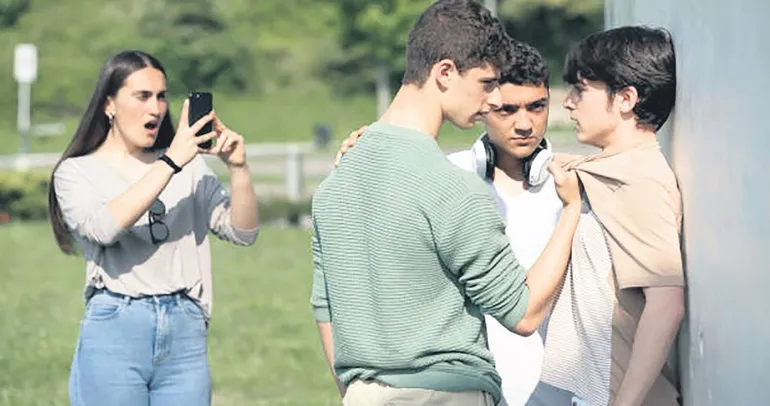 Akran zorbalığı evde başlıyor