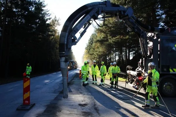 Dünyanın ilk elektrikli yolu açıldı
