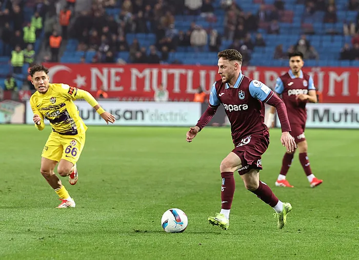 trabzonspor-eyupsporu-tek-golle-gecti-firtina-evinde-hata-yapmadi-1739215762094.jpg