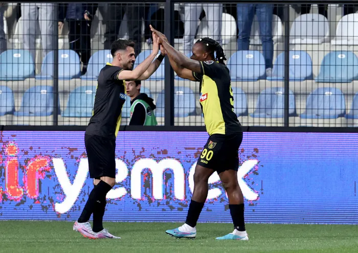 kritik-macta-3-puan-istanbulsporun-giresunspor-icin-tehlike-canlari-1682968245815.jpg